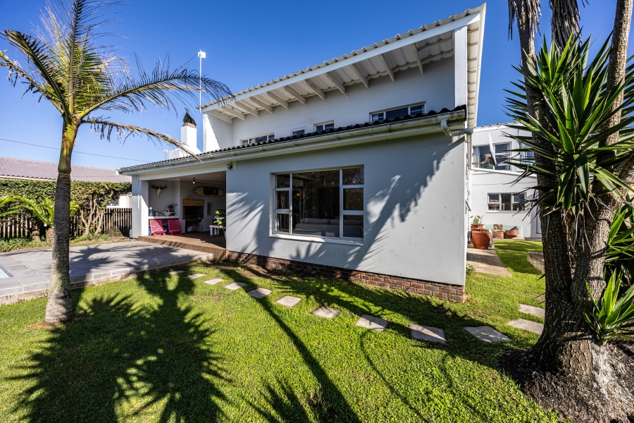 To Let 4 Bedroom Property for Rent in Kidds Beach Eastern Cape